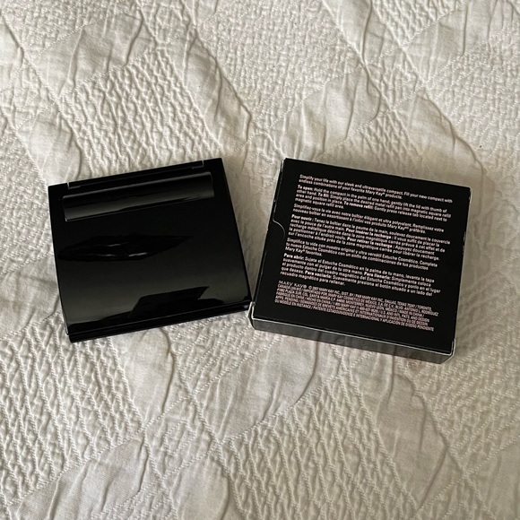 Mary Kay Compact. New - Picture 7 of 9